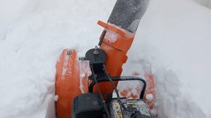 Снегоуборщик Хускварна ST276ep с двигателем чемпион 7л.с.Спресованный снег.