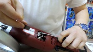 Видео-инструкция как заменить угольные щетки на УШМ RedVerg RD-AG230-230S как разобрать болгарку