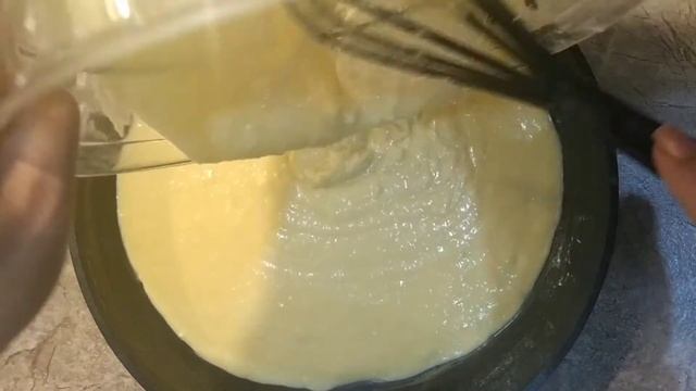 Пирог с жимолостью и клубникой