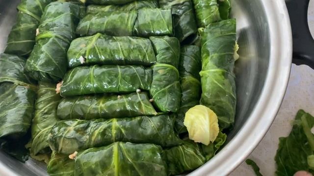ГОТОВИМ ВКУСНО//Рецепт Голубцы с зелёных листьев капусты- начинка фарш мясо перепела