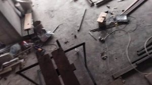 Застрял бур на потолке как его вытащить?