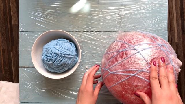 СВЕТИЛЬНИК ИЗ НИТОК СВОИМИ РУКАМИ|| Как сделать красивый АБАЖУР || Шар из нитей смотреть онлайн