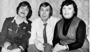 Аркадий Северный - 05 - Пара девиц у дверей ресторана - 1980 - "Олимпийский"