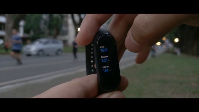 The Mi Band 4: A Wearable For Everyone | Mi Band 4 vs Amazfit Pace смотреть онлайн
