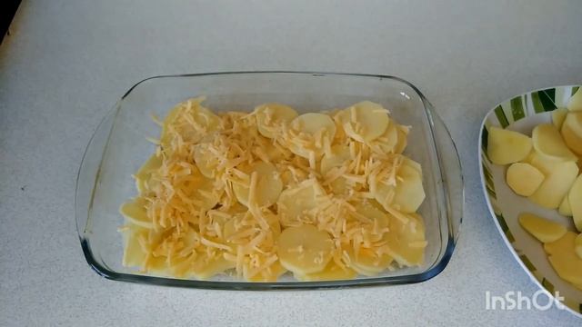 Картофельная запеканка без мяса  с орехами в духовке