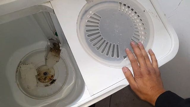 кир ювиш машинаси пол афтомат сув ювиш бакидан чикиб кетяпти