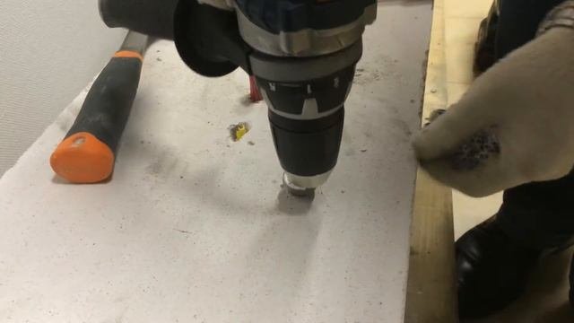Закручиваем шуруп по бетону HECO