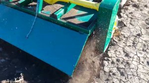 Фреза для почвы в работе и подготовка к посадке чеснока.
