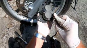 Замена задних и передних тормозных колодок Yamaha TTR 250