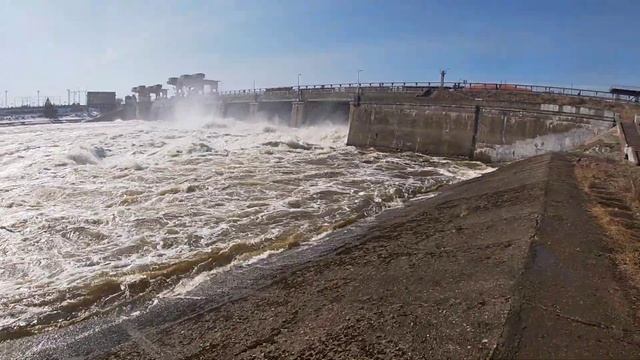 Сброс воды! Иваньковское водохранилище 06.04.2021 смотреть онлайн