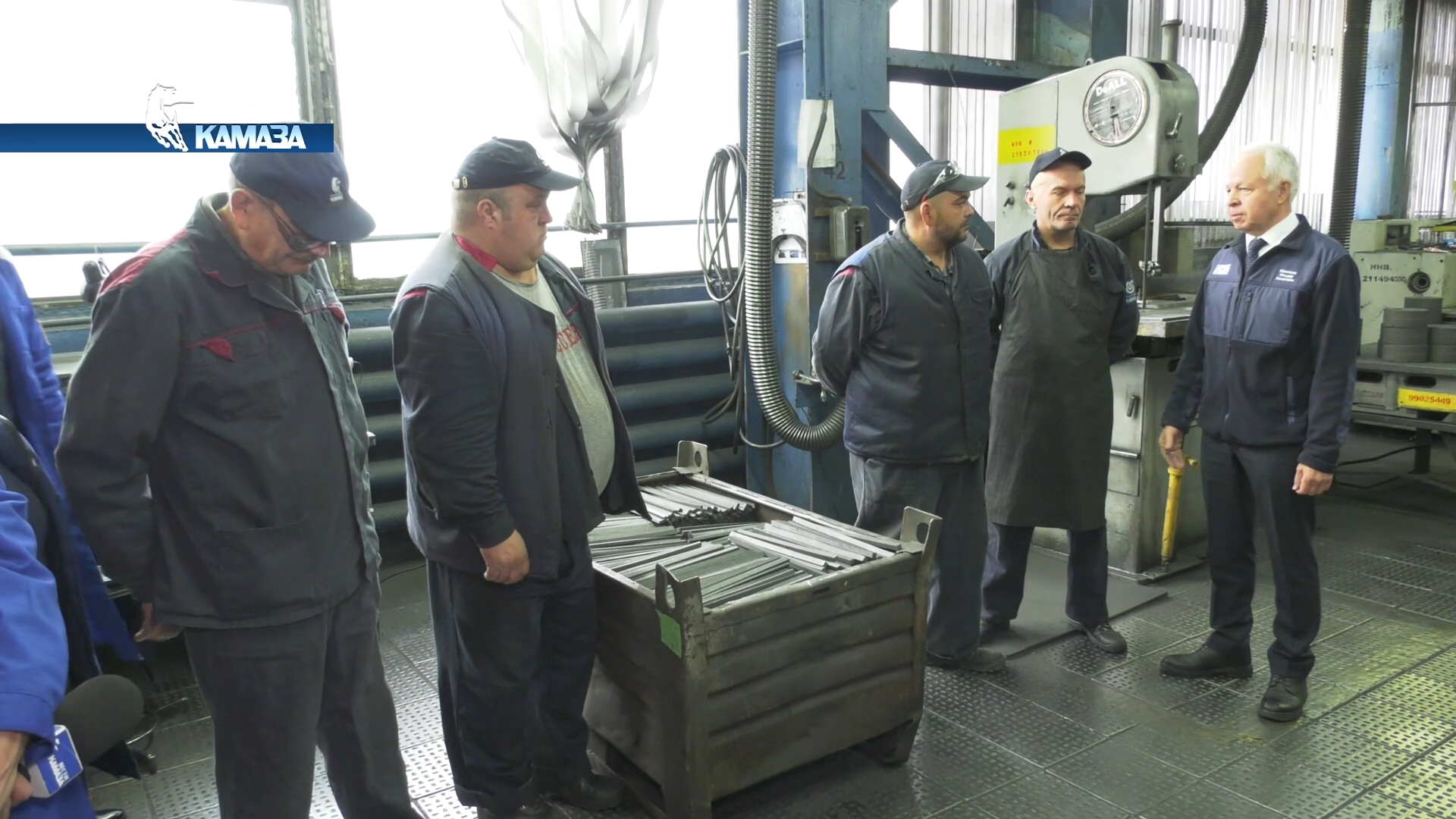 Поддержка мобилизованных — камазовцы литейного завода работают за себя и «за того парня»