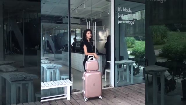 Купить Женский чемодан на колесах с бьюти кейсом цвет Золото в интернет магазине смотреть онлайн