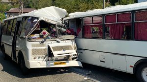 На автодороге Майкоп -Туапсе в районе села Кирпичного столкнулись два рейсовых автобуса