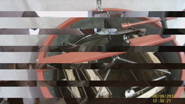 качаю мед акации.06.06.2017. смотреть онлайн