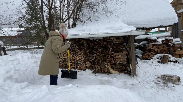 Один зимний день на даче. На пенсии в деревню!
