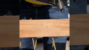 Гвоздезабивной аккумуляторный пистолет DeWALT DCN 692 N slowmotion