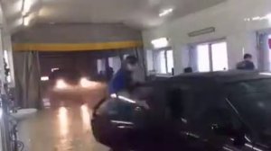 Как работают на автомойке.