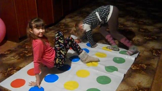 игра в твистер смотреть онлайн