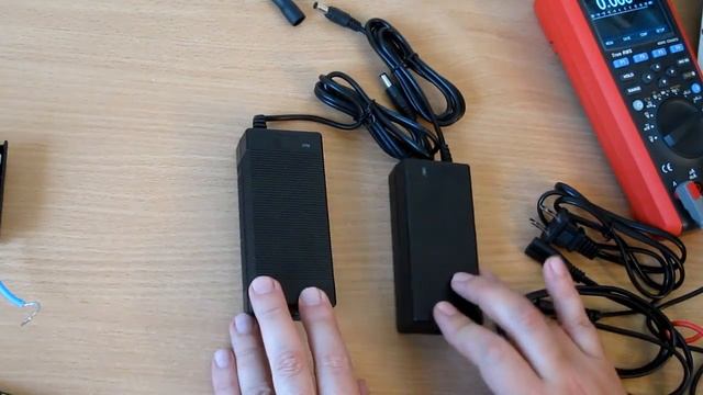 Три зарядных устройства для трех литиевых аккумуляторов смотреть онлайн