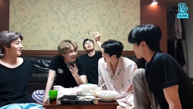 190916 (ENG) SF9 Youngbin BinUs with members at dorm vlive