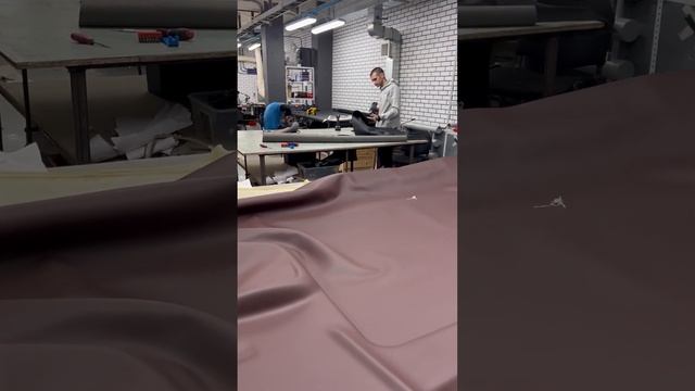 Перетяжка потолка в кожу смотреть онлайн