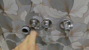Розетка на стиралку и краны перекрытия воды под раковиной