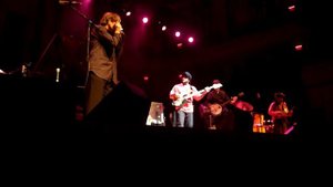 A great Victor Wooten Bass Solo w/ Bela Fleck and The Flecktones