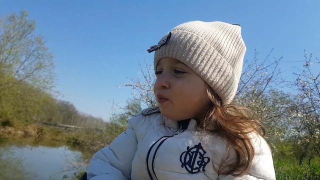 Детские стихи. Кораблик . Читает Даринка возраст - 2.8 . Учим вместе