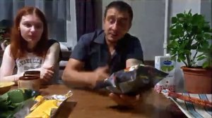 Пробую самые острые чипсы в нашем городе
