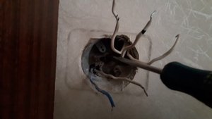 Сквозняк из розетки. В чем причина?  Что делать?