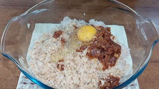 За эти котлеты мне хлопали в ладоши! Заменила мясо на доступную рыбу, измельчила ножом и пожарила.
