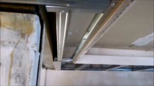 Короб из гипсокартона на потолке для подсветки в нише