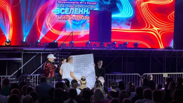 Новогоднее шоу братьев Сафроновых. Декабрь 2023г. смотреть онлайн