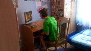 До чего доводит CS чел выкинул монитор за окно 360p