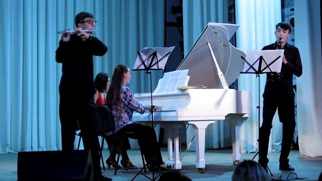 Camille Saint-Saëns Tarantella for flute, clarinet and piano смотреть онлайн