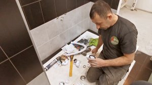 установка ванны / установка ванной своими руками / установка стальной ванны