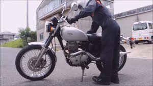 HONDA CL400 ralentit