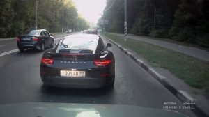 Очередной учитель на дороге на Porsche