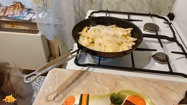жаренная картошка с луком \ готовим завтрак#готовим #жареннаякартошка #завтрак
