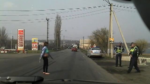 Трюк пьяной или ГАИшникам всё до лампочки смотреть онлайн