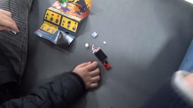 НАМ ПОПАЛАСЬ Харли Квин из ЛЕГО Бэтман и медали Йокай Вотч