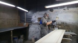 Покрытие лаком фасада МДФ