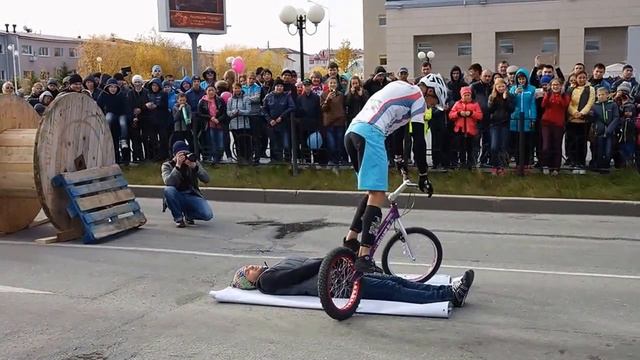 Вело-шоу в Салехарде в День города (13 сентября 2015 года) смотреть онлайн