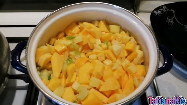 Vlog : Тыквенный суп пюре с сельдереем ? Готовлю в первый раз ?? смотреть онлайн