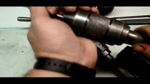 Сверление на токарном станке.