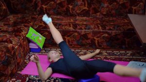 Растяжка гимнастки дома/рубрика спорт