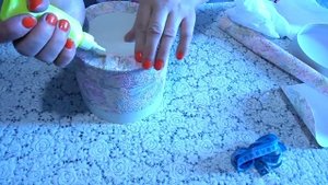 Мастер класс как  и чем можно быстро обклеить круглую коробку.