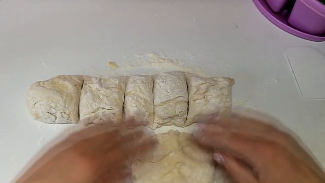 Простые лепешки на кефире. Тесто замешивается ложкой.