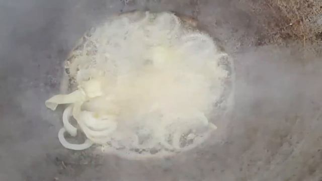 Курица в собственном соку в казане на костре.Пальчики оближешь.Самый простой и вкусный рецепт.