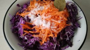 Квашеная краснокачанная капуста